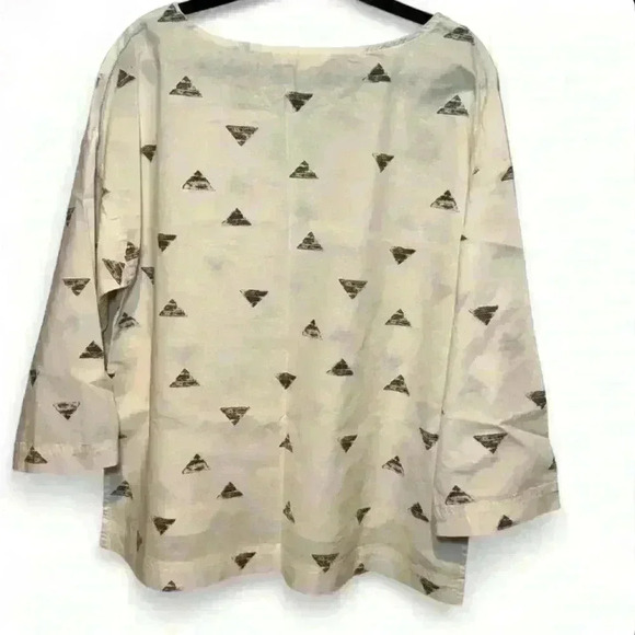 Grade & Gather- cream w black triangles linen top- womens small - Picture 3 of 4
